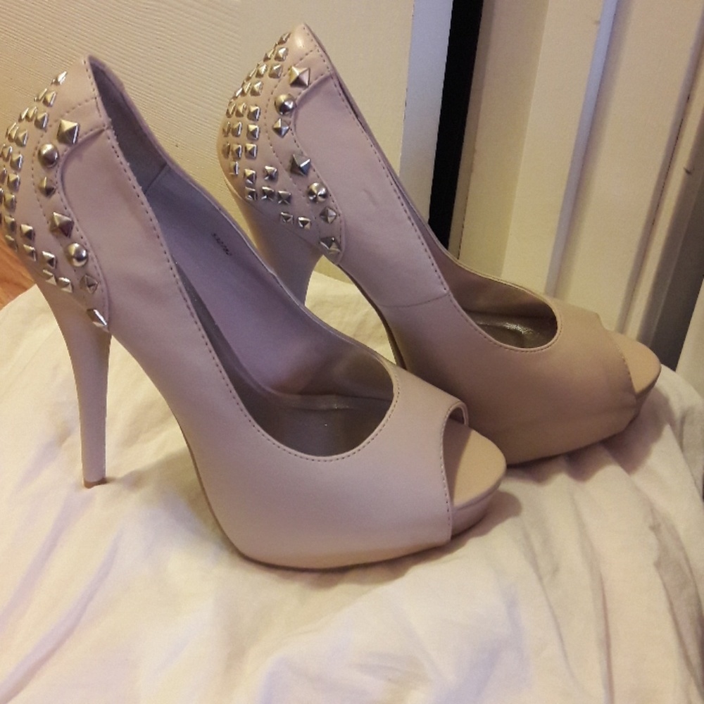 Neutral heels size 7 still look new.